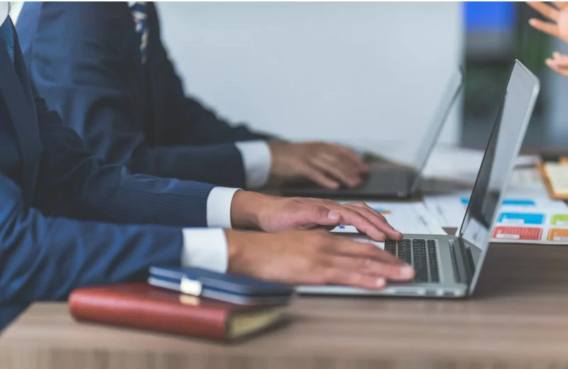 企業様向けに有益情報を配信